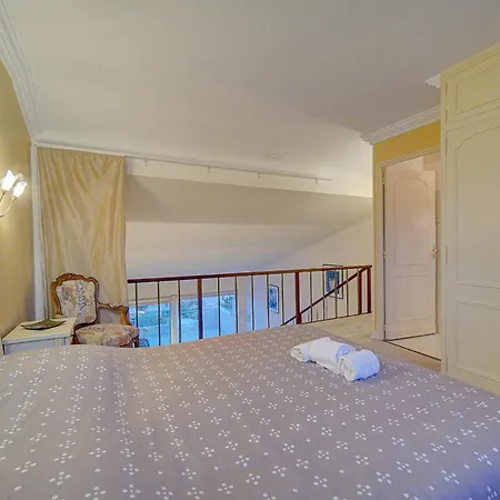 Superbe Duplex Idealement Situe Proche Plages Avec Grande Terrasse Vue Port !l A1b59 Apartment